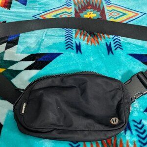 Lululemon Everywhere Belt Bag Black